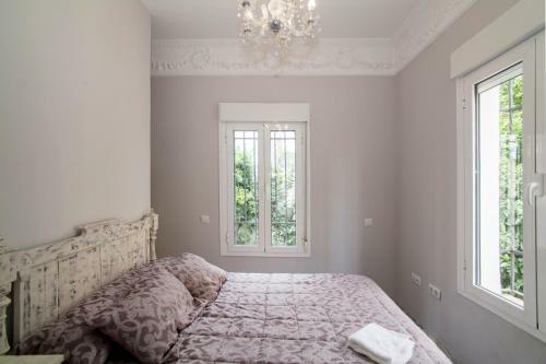 10 Bdr Chalet; Maria Luisa Park