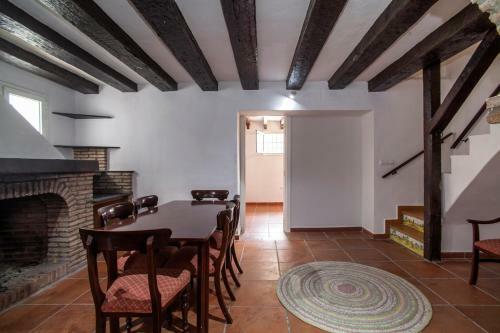 10 Bdr Chalet; Maria Luisa Park