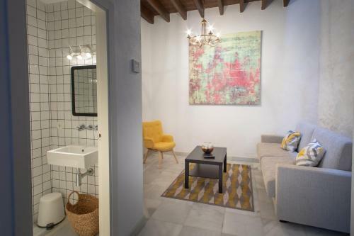 Reservaloen Casa Sevillana