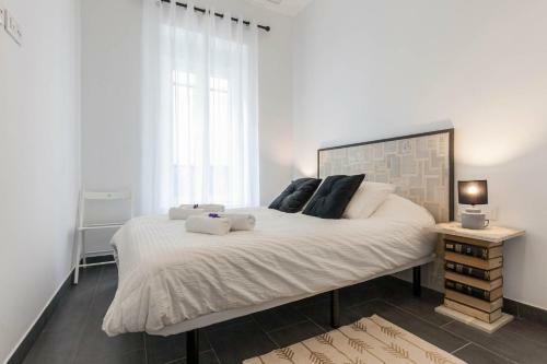 Modern And Spacious Apartment. Private Patio