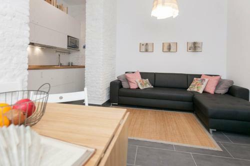 Modern And Spacious Apartment. Private Patio