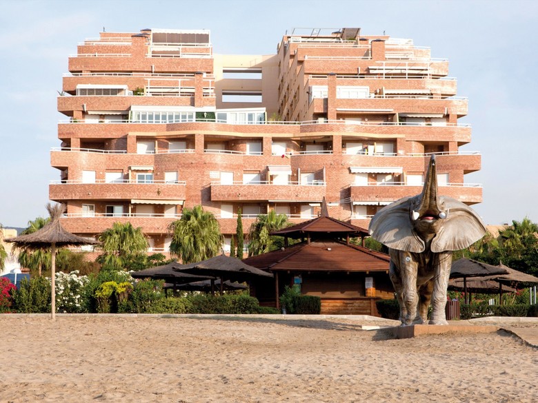 Apartamentos 2� L�nea Multiservicios Marina D�or