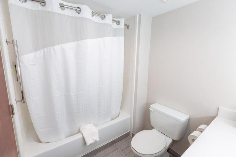 Holiday Inn Express And Suites Arlington North - Stadium Area, An Ihg Hotel