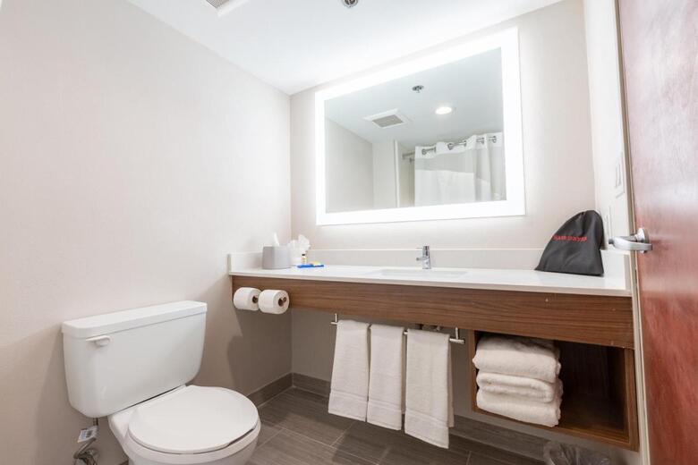 Holiday Inn Express And Suites Arlington North - Stadium Area, An Ihg Hotel