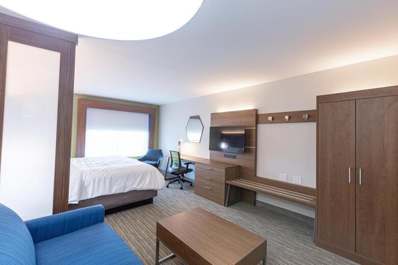 Holiday Inn Express And Suites Arlington North - Stadium Area, An Ihg Hotel