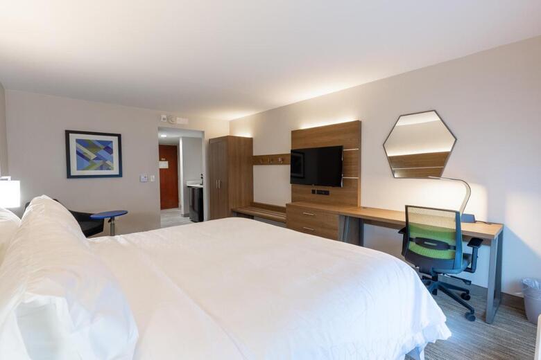Holiday Inn Express And Suites Arlington North - Stadium Area, An Ihg Hotel