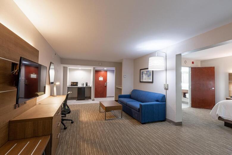 Holiday Inn Express And Suites Arlington North - Stadium Area, An Ihg Hotel