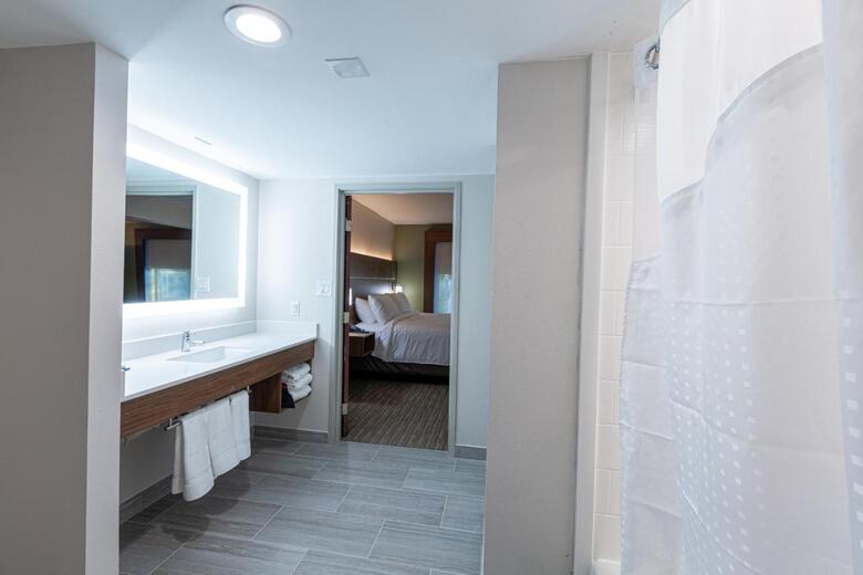Holiday Inn Express And Suites Arlington North - Stadium Area, An Ihg Hotel