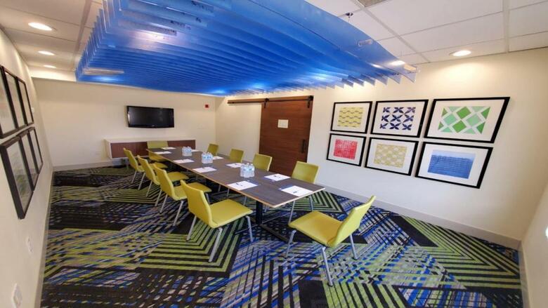 Holiday Inn Express And Suites Arlington North - Stadium Area, An Ihg Hotel