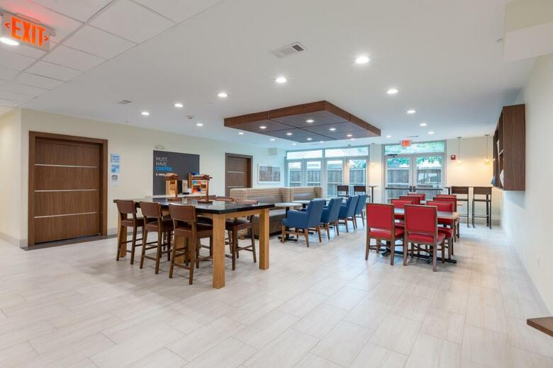 Holiday Inn Express And Suites Arlington North - Stadium Area, An Ihg Hotel