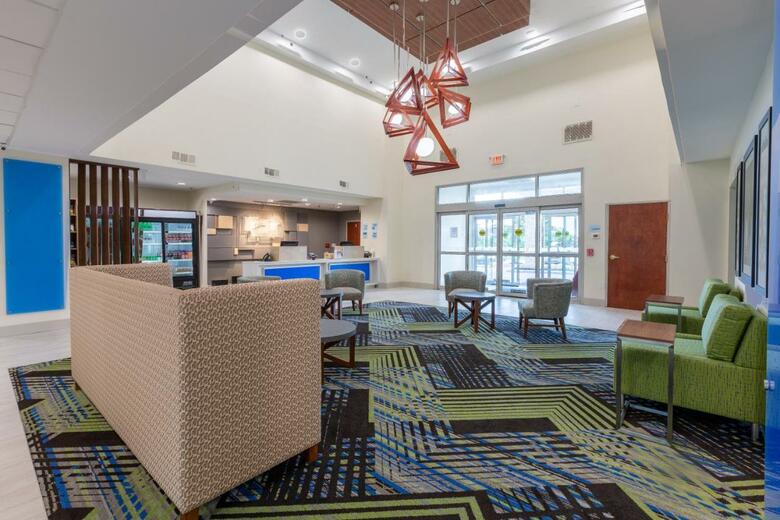 Holiday Inn Express And Suites Arlington North - Stadium Area, An Ihg Hotel