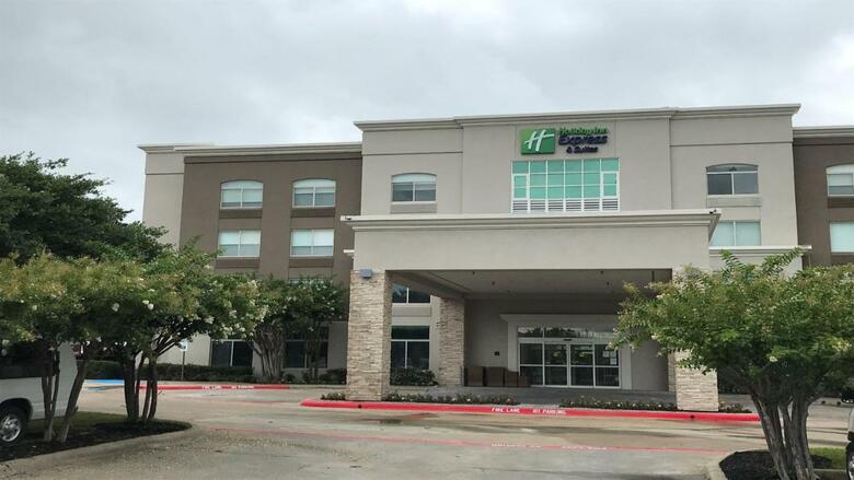 Holiday Inn Express And Suites Arlington North - Stadium Area, An Ihg Hotel