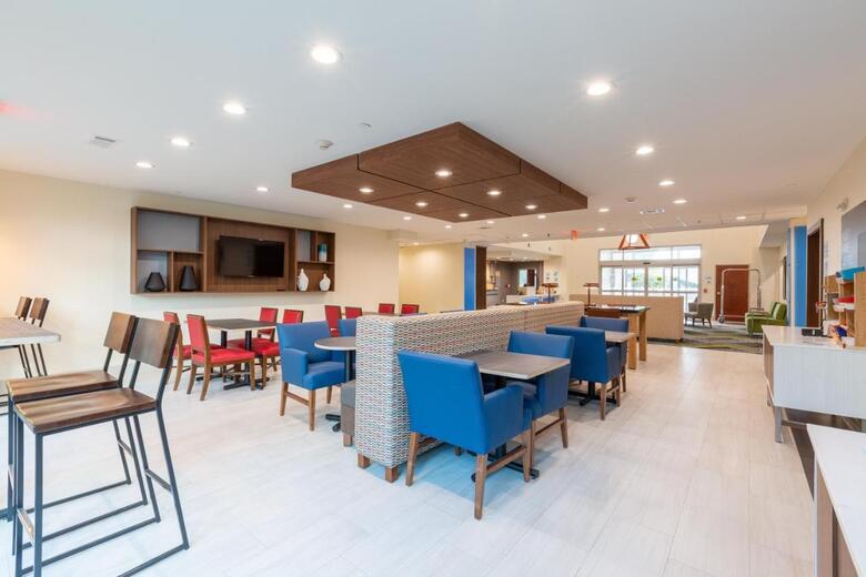 Holiday Inn Express And Suites Arlington North - Stadium Area, An Ihg Hotel