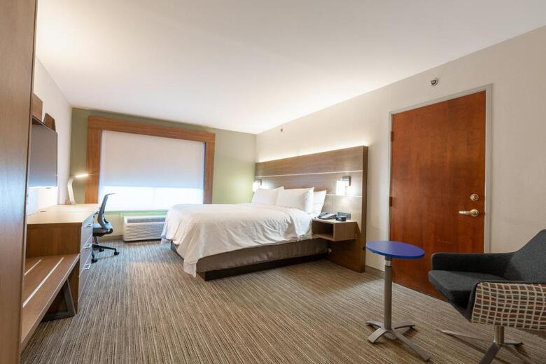 Holiday Inn Express And Suites Arlington North - Stadium Area, An Ihg Hotel