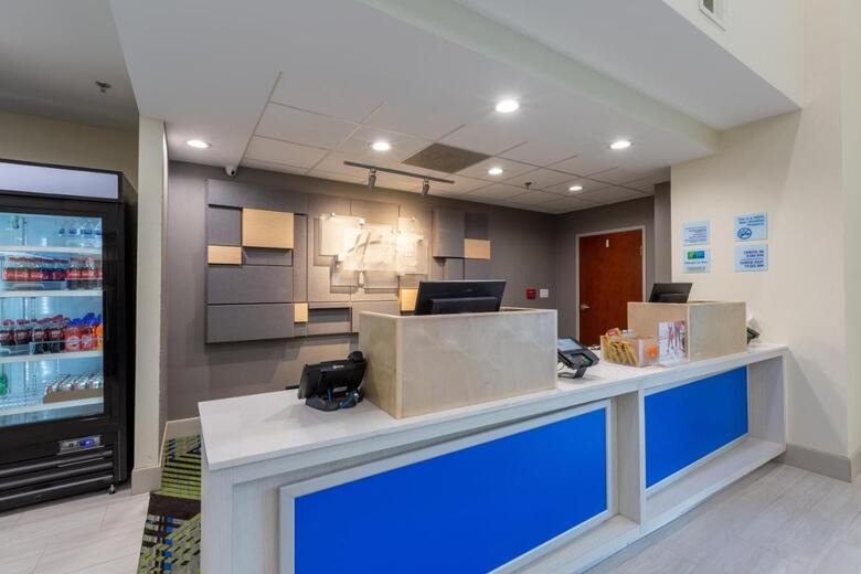 Holiday Inn Express And Suites Arlington North - Stadium Area, An Ihg Hotel