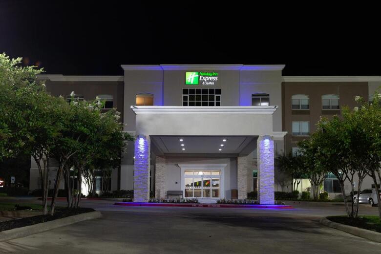 Holiday Inn Express And Suites Arlington North - Stadium Area, An Ihg Hotel