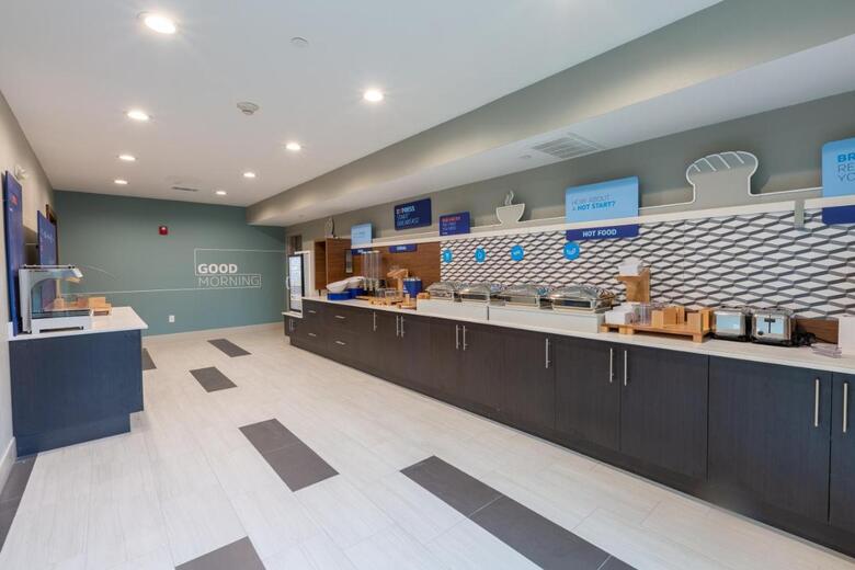 Holiday Inn Express And Suites Arlington North - Stadium Area, An Ihg Hotel