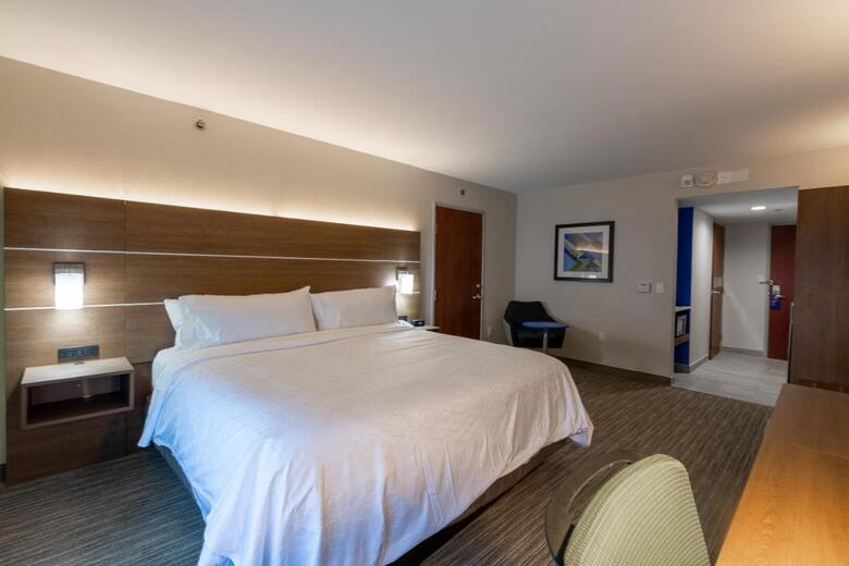 Holiday Inn Express And Suites Arlington North - Stadium Area, An Ihg Hotel