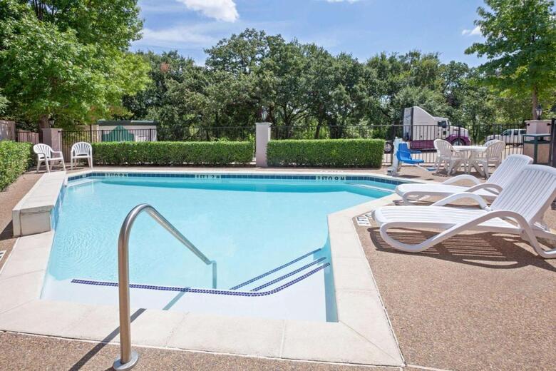 Holiday Inn Express And Suites Arlington North - Stadium Area, An Ihg Hotel