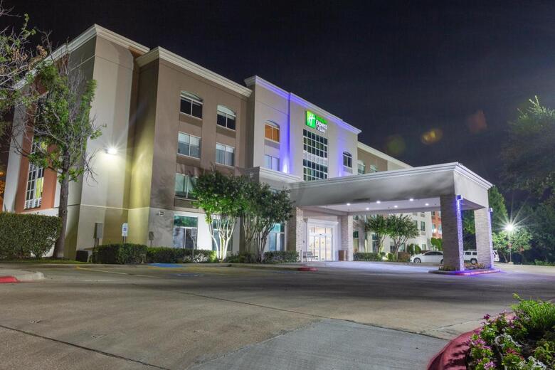 Holiday Inn Express And Suites Arlington North - Stadium Area, An Ihg Hotel
