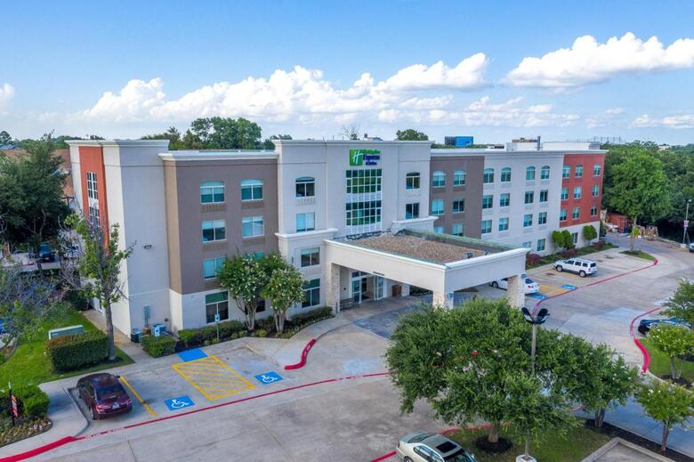 Holiday Inn Express And Suites Arlington North - Stadium Area, An Ihg Hotel