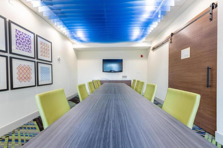 Holiday Inn Express And Suites Arlington North - Stadium Area, An Ihg Hotel