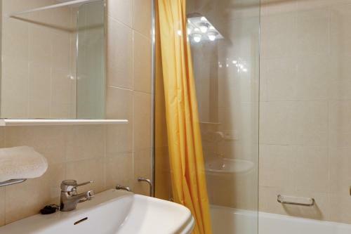 Tamariu Apartment Sleeps 6 Pool T425189