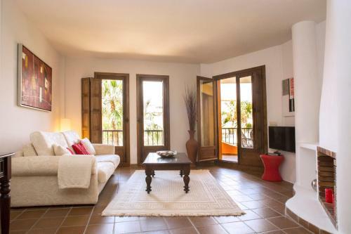 Sunny And Beach Apartment