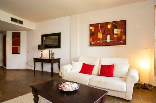 Sunny And Beach Apartment