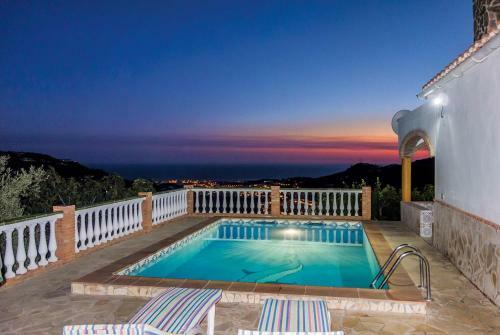 Torrox Villa Sleeps 4 Air Con Wifi
