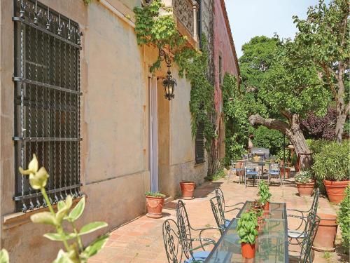 Thirteen-bedroom Holiday Home In Vilanova Del Valles