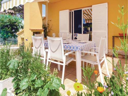 Holiday Home Carer 07