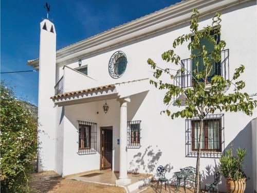 Five-bedroom Holiday Home In Zagrilla Baja