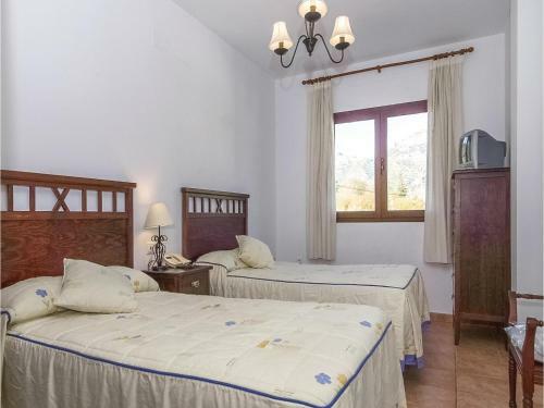 Five-bedroom Holiday Home In Zagrilla Baja