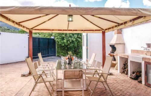 Five-bedroom Holiday Home In Zagrilla Baja