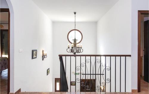 Five-bedroom Holiday Home In Zagrilla Baja