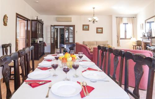 Five-bedroom Holiday Home In Zagrilla Baja