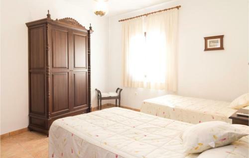 Five-bedroom Holiday Home In Zagrilla Baja