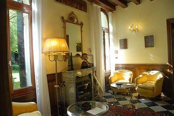 Hotel Pensione Accademia Villa Maravege