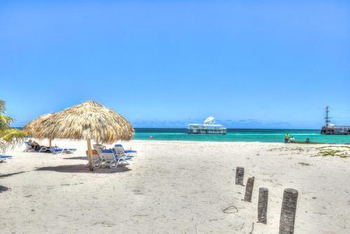 Apartamento Oceanfront Apt With Pool Views In Stanza Mare