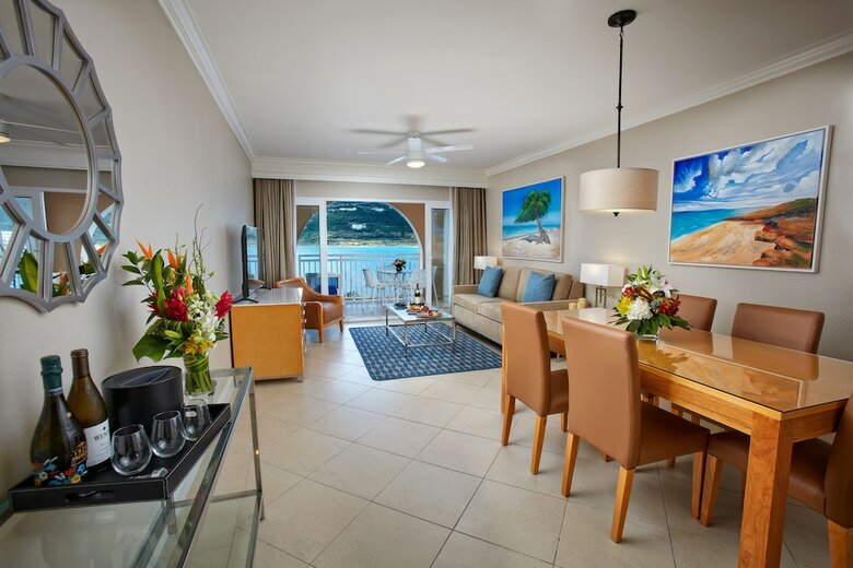 Hotel Divi Little Bay Beach Resort