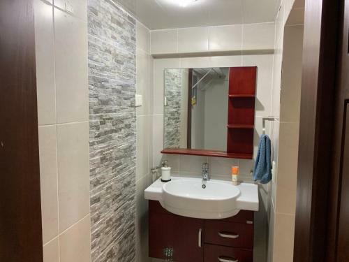 2 Bdr Apartment, Best Location, Ac, Wifi, Netflix