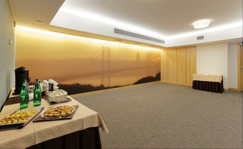 Hotel Mercure Lisboa Almada