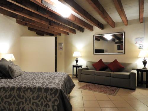 El Encanto De Valenciana (studio Apartment With Private Garage)