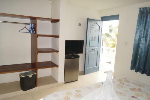 Chichis And Charlies Beachfront Hotel