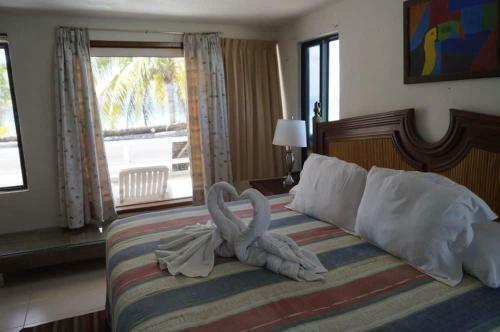 Chichis And Charlies Beachfront Hotel