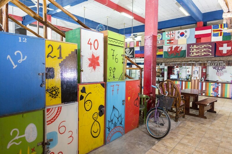 Hostel Playa By The Spot