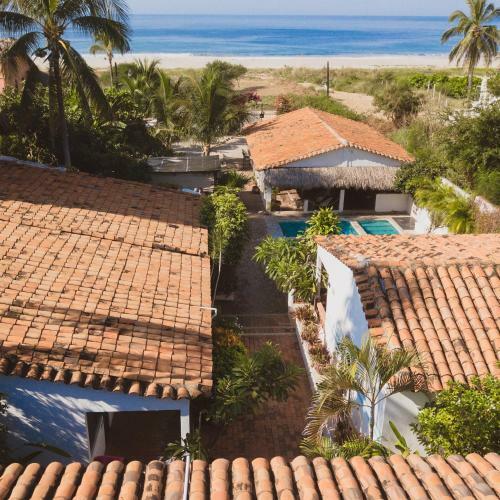 Hostal La Playita Beach House
