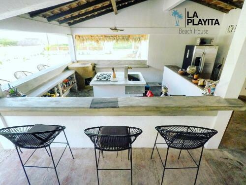Hostal La Playita Beach House