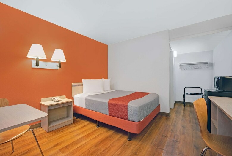 Hotel Motel 6 Portland East